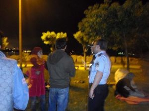 Parkta Kalan Suriyeli Aile Emniyete Teslim Edildi