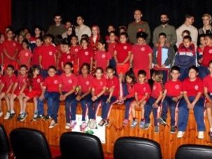 Çanakkale Destanı Yavru Vatanda Sahnelendi