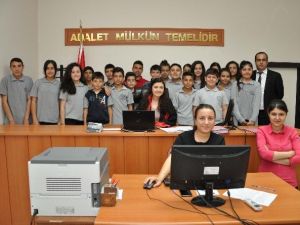 Ortaokul Öğrencileri ‘Hukuk Ve Adalet’ İçin Adana Adliyesi’nde