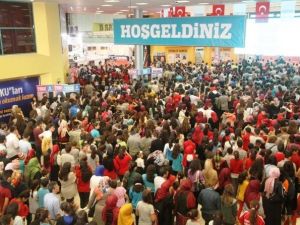 Kitap Fuarı Rekor Üstüne Rekor Kırıyor