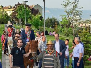 Başkan Edebali Ata Bindi, Kız İstedi