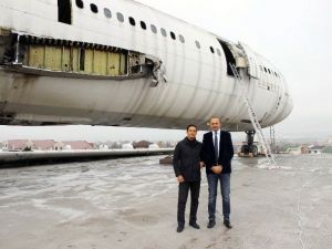 Uçak Restoranda Sona Doğru