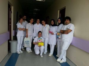 Hemşire Adaylarından Çocuk Hastalara Hediye
