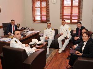 Denizaltı Komutanları, Büyükşehir Belediyesi’ni Ziyaret Etti