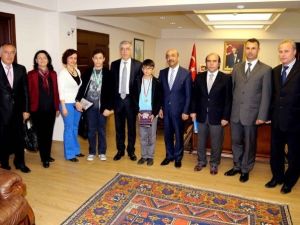 Dünya Birincisi Ve Üçüncüsünden Vali Ataklı’ya Ziyaret