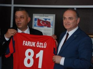 Askf’den AK Parti Milletvekili Adaylarına Düzcespor Forması