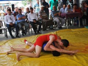 Öğrenciler Arası Güreş Turnuvası Düzenlendi