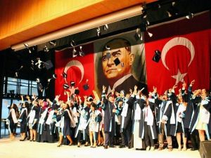 Makine Ve Gıda Mühendisliği Öğrencileri Mezuniyet Sevinci Yaşadı