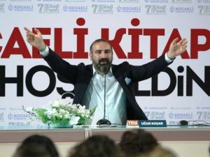 Yazar Uğur Koşar Dinleyicileri İle Birlikte Dua Etti