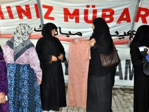 Çadır Kentteki Yaşlılara Elbise Yardımı