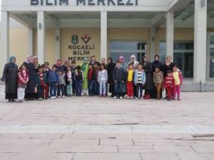 Çocuklar Ve Anneleri Kocaeli Bilim Merkezi’nde
