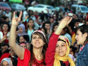 MHP’liler Mustafa Yıldızdoğan Konserinde Buluştu