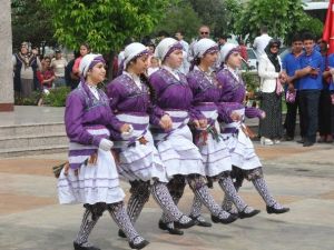 Gençlik Ve Spor Bayramı Çelenk Koyma Töreniyle Başladı