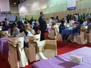 Hollandalı Öğrenciler Fuarda Staj Yapıyor