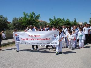 Didim’de Gençlik 19 Mayıs İçin Yürüdü; Esnaf Odası Konvoy Düzenledi