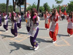 Manyas’ta 19 Mayıs Gençlik Ve Spor Bayramı Töreni