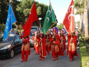 Didim Gençlik Festivalinde Bayan Mehteranlar Beğeni Topladı