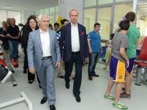 Barış Spor Salonu Ve Gençlik Merkezi Kapılarını Açtı
