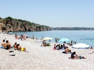 Konyaaltı Sahili’ne 19 Mayıs Akını