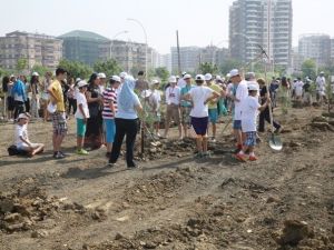 Nilüfer’de Kardeşlik Fidanları Toprakla Buluştu
