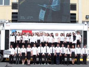 Pagev Lisesi’nde Gençlik Bayramı’na Coşkulu Kutlama