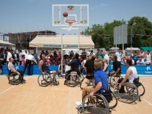 Engelli Basketbolcular Basın Mensuplarına Karşı