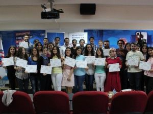 Üniversiteliler Girişimcilik Eğitimi Sertifikalarını Aldı