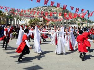 Kuşadası’nda 19 Mayıs Coşkusu