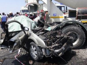 Aksaray’da Otomobil Beton Mikserine Çaptı: 3 Ölü, 1 Yaralı