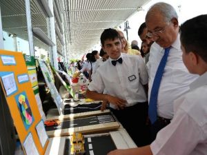 Başkan Kocamaz, Sanat Ve Teknoloji Sergisini Gezdi