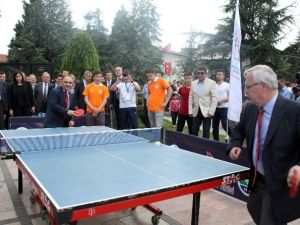Kastamonu’da Protokol, Öğrencilerle Voleybol Oynadı
