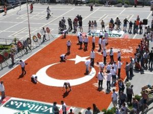 Dünyanın Baharattan Yapılan En Büyük Türk Bayrağı