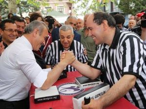 Bileğine Güvenen Yarıştı