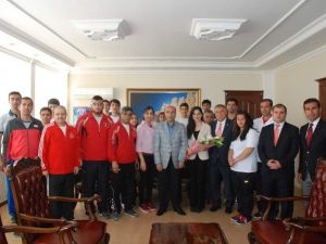 Gençlerden Vali Demirtaş’a Ziyaret