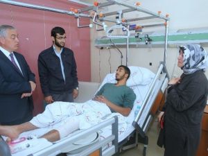 Başkan Aydın, Filistinli Genci Hastanede Ziyaret Etti