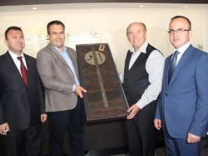 Kadir Topbaş, Çan’da Kale Seramik Fabrikası’nı Gezdi