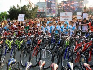 Halk Sağlığı Öğrencilere 300 Bisiklet Dağıttı