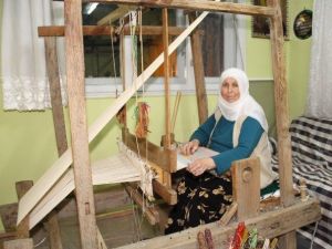 Dokuduğu Cecimleri Sevdiklerine Hediye Ediyor