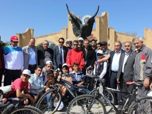 Tarıkdaroğlu, Gençlerle Pedal Çevirdi