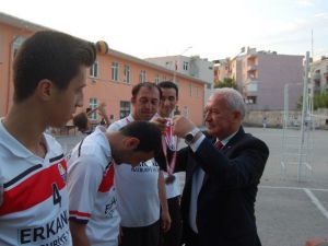Kaymakamlık Voleybol Turnuvasında Özerler Petrol Şampiyon Oldu