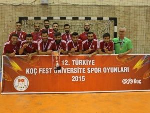 ÇÜ Erkek Hentbol Takımı Grup Birincisi