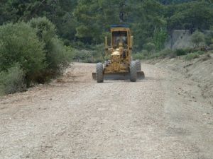 Kaş Ve Elmalı Köy Yolları Onarılıyor