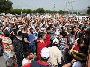 Bursa’da Otomotiv İşçilerinin Eylemi Devam Ediyor