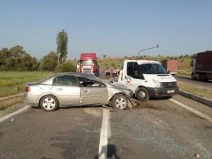 Beyşehir’de Otomobil Takla Attı: 3 Yaralı