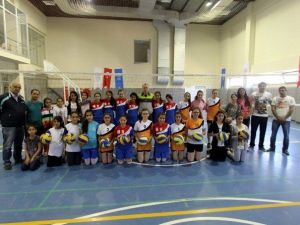 19 Mayıs Yıldız Kızlar Voleybol Turnuvası Yapıldı