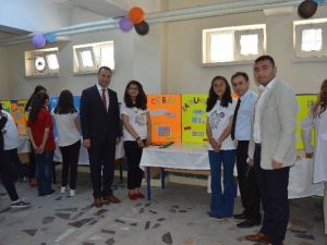 Sümer Ortaokulu Bilim Fuarı Ziyaretçilerini Bekliyor