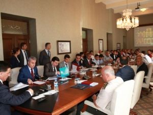 Vali Topaca Taş Ocağı Sahipleriyle Görüştü