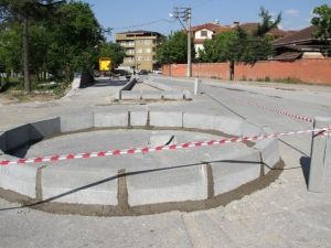 Akyazı’daki Dönel Kavşak Yapımı Tamamlanıyor