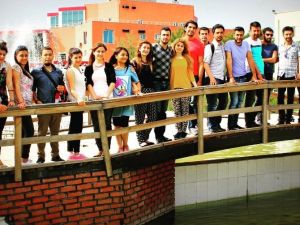 Üniversite Öğrencileri Adıyaman İçin Hem Çaldı Hem Söyledi