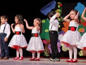 GAÜN’lü Kreş Ve Anaokulu Öğrencilerinden İngilizce Tiyatro Gösterisi